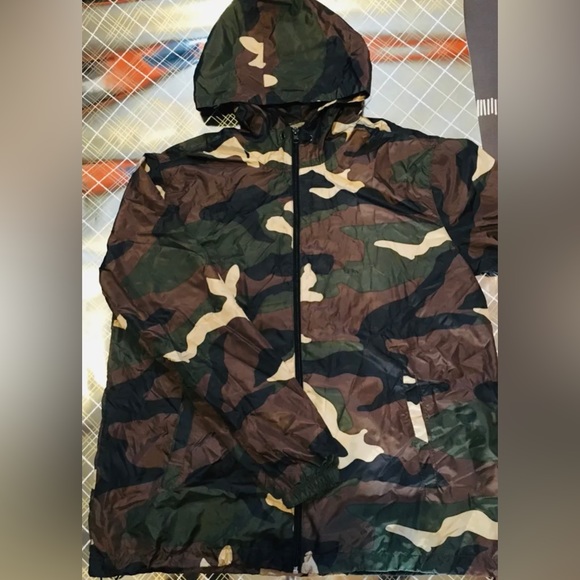 Windbreaker Raincoat Camo / Coupe-Vent Imperméable - Picture 2 of 4
